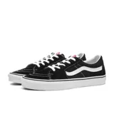 Championes Vans SK8 Low negros con detalles en blanco.
