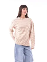 Buzo de manga larga a rayas horizontales color beige y blanco.