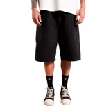 Bermuda de jean negro de corte holgado y largo hasta la rodilla, con diseño clásico de cinco bolsillos y cierre frontal.