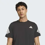 Remera deportiva Adidas de manga corta, color negro con detalles de las tres bandas características en color blanco en las mangas y logo reflectante en el pecho. Confeccionada con tecnología Climacool para mayor transpirabilidad.