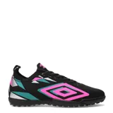 Championes de fútbol Umbro modelo Hit TF, color negro con detalles en fucsia y turquesa. Presentan el logo de la marca en el lateral y suela con tapones pequeños diseñada para césped sintético.