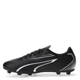 Championes de fútbol Puma modelo Vitoria FG, color negro con detalles en blanco. Diseñados para césped natural firme, cuentan con suela FG para un agarre óptimo y tracción en movimientos rápidos.