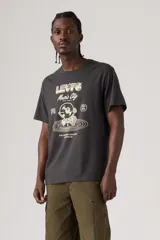 Remera Levi's de corte relajado, color gris oscuro, con cuello redondo, mangas cortas y estampado frontal de estilo retro con la inscripción "Levi's Music City" y un personaje animado sobre un disco de vinilo.