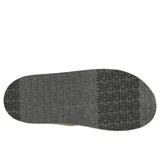 Zapatos tipo slip-on Sanuk modelo Donny Hemp, color verde oliva. Presentan un diseño casual con bordes deshilachados, paneles elásticos laterales y talón plegable para usar como zueco. Incluyen forro interior con estampado tipo manta y suela de goma con entresuela de EVA.