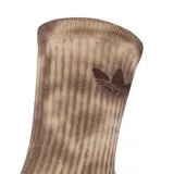 Pack de tres pares de medias Adidas de caña alta con efecto tie-dye en tonos marrón, tostado y blanco, con logo del trifolio bordado.