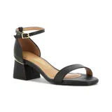 Sandalia de tacón medio Vizzano, color negro, con diseño de tira delantera, talón cerrado y pulsera ajustable al tobillo con hebilla metálica dorada. Tacón ancho y cuadrado con detalle metálico superior.