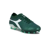 Championes de fútbol Diadora modelo Spot MD, color verde aguamarina con detalles en blanco. Presentan una textura geométrica en la superficie, cordones al tono y suela con tapones para césped.