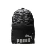 Mochila Puma con diseño combinado en color negro y estampado camuflado en gris. Cuenta con un compartimento principal con cierre, un bolsillo frontal con cierre y el logo de la marca estampado en el frente.