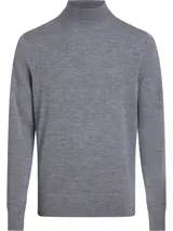 Sweater gris de lana merino con cuello perkins, mangas largas y logo de Calvin Klein en el pecho.
