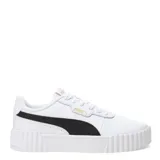 Championes Puma modelo Carina 3.0, de diseño urbano inspirado en los años 80. Presentan una capellada de cuero sintético en color negro con la icónica franja lateral Formstrip en blanco. Cuentan con una suela de plataforma blanca con textura acanalada y plantilla SoftFoam+ para mayor amortiguación.