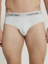 Slip negro de algodón con cintura elástica con logo de Calvin Klein.