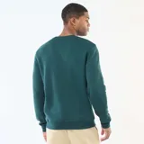 Buzo de cuello redondo con diseño color block en verde y blanco, con detalle de estampado frontal y puños acanalados.