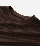 Remera Marfinno de manga corta para hombre, confeccionada en tejido acanalado de algodón y poliéster, con cuello redondo y diseño liso.