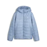 Campera acolchada con capucha, color celeste, con cierre frontal completo y logo de la marca estampado en el pecho. Cuenta con bolsillos laterales y diseño de costuras horizontales.