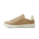 Championes urbanos Korium modelo Alida, de color negro con suela blanca y detalle metálico dorado en el lateral de la entresuela. Presentan un diseño de ecuero con cordones al tono y logo circular decorativo en el lateral.