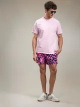 Remera de hombre color petróleo, de corte clásico y manga corta.