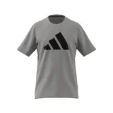 Remera gris de entrenamiento Adidas, con logo de la marca estampado en el pecho.