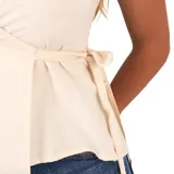 Remera blanca con escote halter cruzado y lazo lateral.
