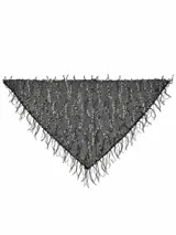 Pañuelo de cadera triangular de malla negra con lentejuelas bordadas en líneas verticales y flecos colgantes en los bordes.