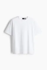 Remera blanca de manga corta de H&M, con cuello redondo y corte holgado en tejido de punto pesado con tecnología COOLMAX.
