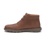 Bota de caña media Caterpillar modelo Trey 2.0, confeccionada en cuero nubuck color café. Presenta cierre con cordones, cuello acolchado, logo de la marca grabado en el lateral y en la lengüeta, y suela de goma resistente con entresuela de EVA.