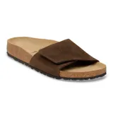 Sandalias de una sola tira ancha de gamuza marrón, plantilla anatómica de corcho y suela de goma texturizada.