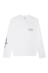 Camiseta de manga larga color blanco, con cuello redondo y corte holgado. Presenta un estampado tipográfico en el pecho y detalles gráficos en la manga.