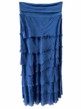 Pollera larga azul marino de tiro alto con múltiples volados escalonados de bordes rústicos.
