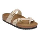 Sandalias Birkenstock modelo Mayari color beige, con diseño de dos correas ajustables con hebillas metálicas y separador de dedos. Posee plantilla de corcho anatómica y suela de goma antideslizante.