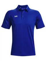 Chomba deportiva Under Armour de manga corta, confeccionada en tejido técnico texturizado, suave y transpirable. Presenta cuello clásico con cierre de botones y logo de la marca estampado en el pecho.