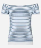 Blusa de poliamida seamless con escote recto hombro a hombro, mangas cortas y patrón de rayas horizontales en blanco y negro.