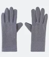 Guantes grises de poliéster con tecnología touch screen en los dedos.