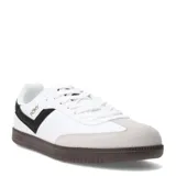 Championes urbanos Pony modelo Moma, de diseño retro inspirado en los años 70. Presentan una base blanca con detalles en negro y una puntera de gamuza en tono gris claro. Cuentan con suela de goma color marrón y el logo de la marca en el lateral.