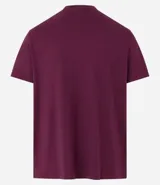 Remera de manga corta y cuello redondo, confeccionada en algodón peruano de alta calidad. Presenta un diseño liso y corte cómodo, ideal para uso diario.