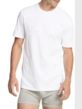 Pack de tres camisetas blancas de algodón orgánico, con cuello redondo, manga corta y logo bordado en el ruedo.