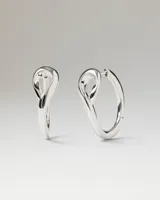 Aros Pdpaola modelo Brise Silver, de plata con diseño retorcido y acabado brillante.