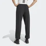 Pantalón deportivo Adidas Designed For Training Warm-Up color negro, con ajuste holgado, cintura elástica con cordón, bolsillos frontales con cierre, puños elásticos y tecnología Climacool.