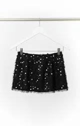 Mini falda negra elastizada con textura de flecos y lentejuelas plateadas. Tiro medio/bajo.