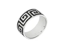 Anillo de plata 925 con diseño de guarda griega alrededor.