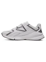 Championes Under Armour modelo Forge 96 Lthr Rissue, de diseño retro inspirado en los años 90, color blanco con detalles en gris. Confeccionados con parte superior de malla y cuero, película de TPU para mayor durabilidad, entresuela cómoda y suela de goma.