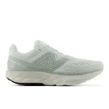 Championes New Balance modelo 520 V9, color menta con detalles en gris, confeccionados con malla ligera y transpirable y suela con amortiguación Fresh Foam.