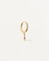 Aro solitario PD Paola de plata 925 bañada en oro de 18k, con forma de argolla y dije colgante en forma de lágrima.