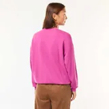 Buzo básico de cuello redondo y manga larga, confeccionado en felpa francesa de color rosa, con puños y ruedo acanalados.