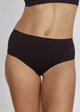 Bombacha tiro alto cavada de microfibra sin costura, color negro, con forro 100% algodón.