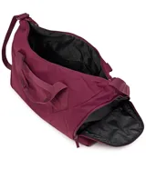 Bolso deportivo tipo duffel de la marca Jansport, color bordó, con compartimento principal con cierre, asas de mano y correa ajustable para el hombro.