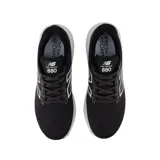 Championes de running New Balance M880 v15, color negro con logo blanco y suela blanca con detalles en negro.