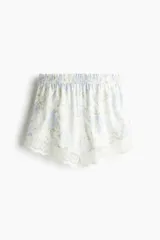 Short de tiro extraalto y corte holgado con estampa floreada, elástico revestido en la cintura y ribete de encaje en el bajo.