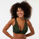 Sujetador de encaje verde con escote pronunciado y detalle de joya en el centro.