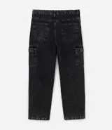 Pantalón de jean negro, estilo baggy, con bolsillos cargo laterales y efecto lavado.
