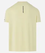 Remera deportiva de hombre en color rojo oscuro, con mangas cortas, cuello redondo y detalle de líneas negras en la manga. Confeccionada en poliéster con tecnología dry fit.